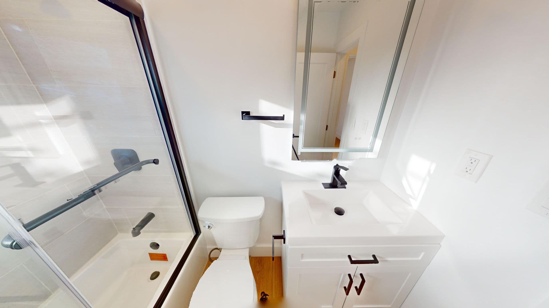 West Hollywood Apartment: 943 North Gardner Street