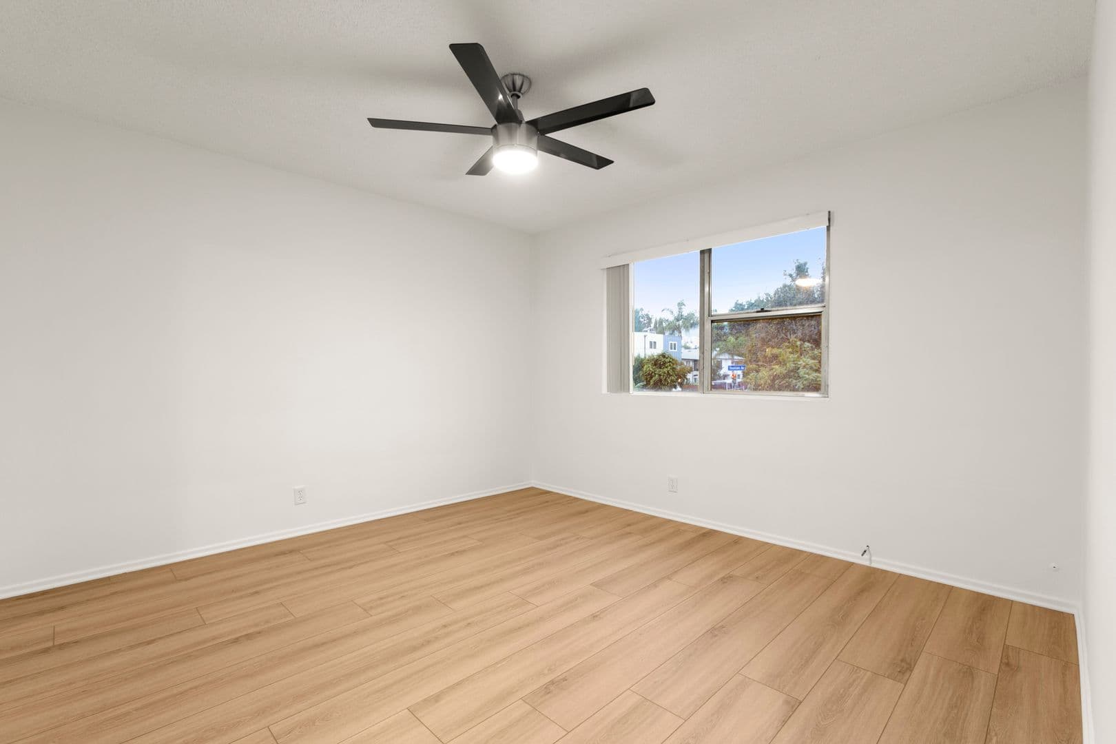 Los Angeles Apartment: 1254 North Orange Drive
