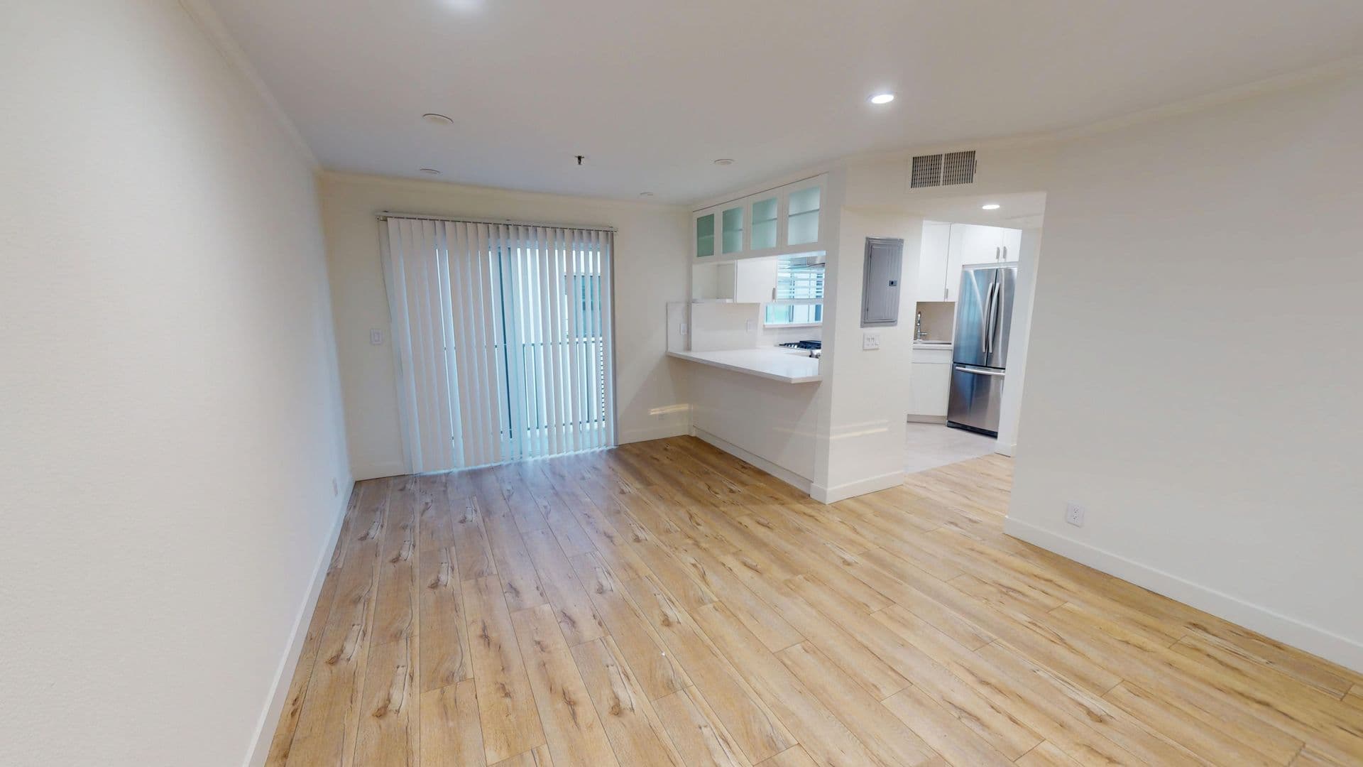 Los Angeles Apartment: 6543 Franklin Avenue