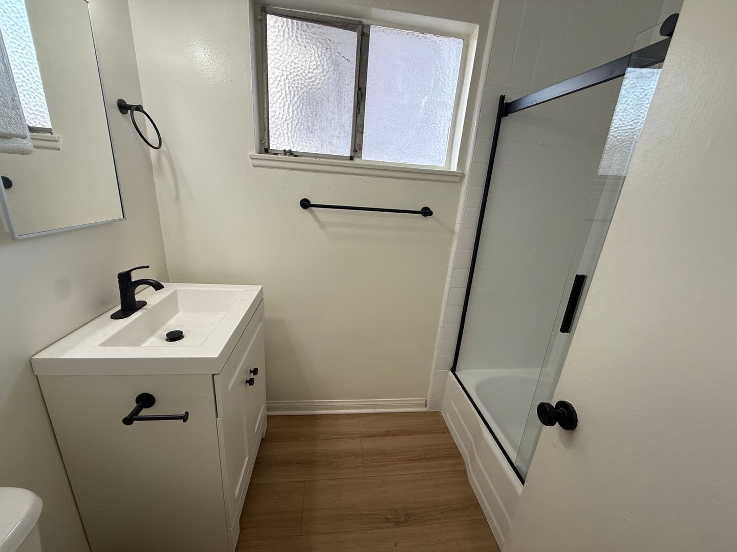 Los Angeles Apartment: 501 South Kingsley Drive