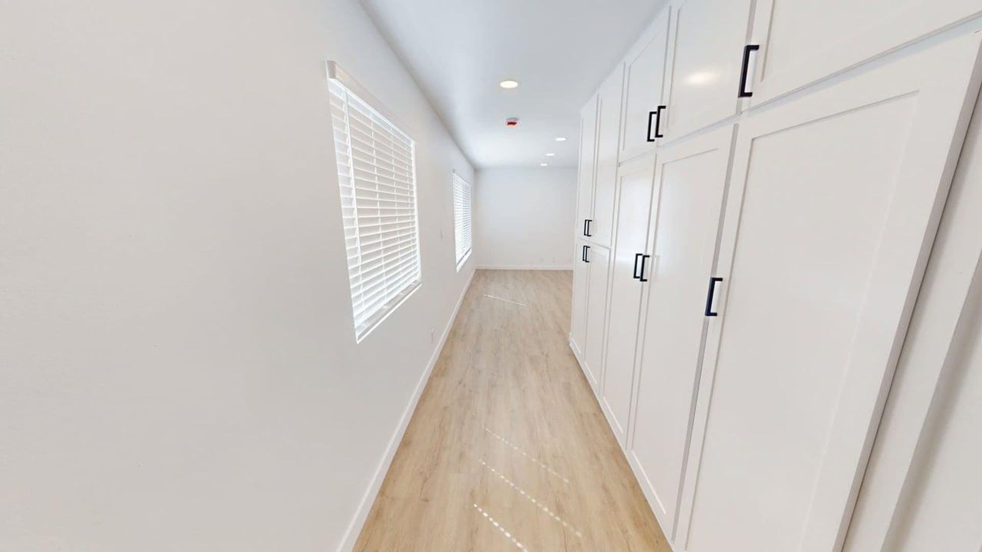 BEVERLY HILLS Apartment: 245 S. DOHENY DR.