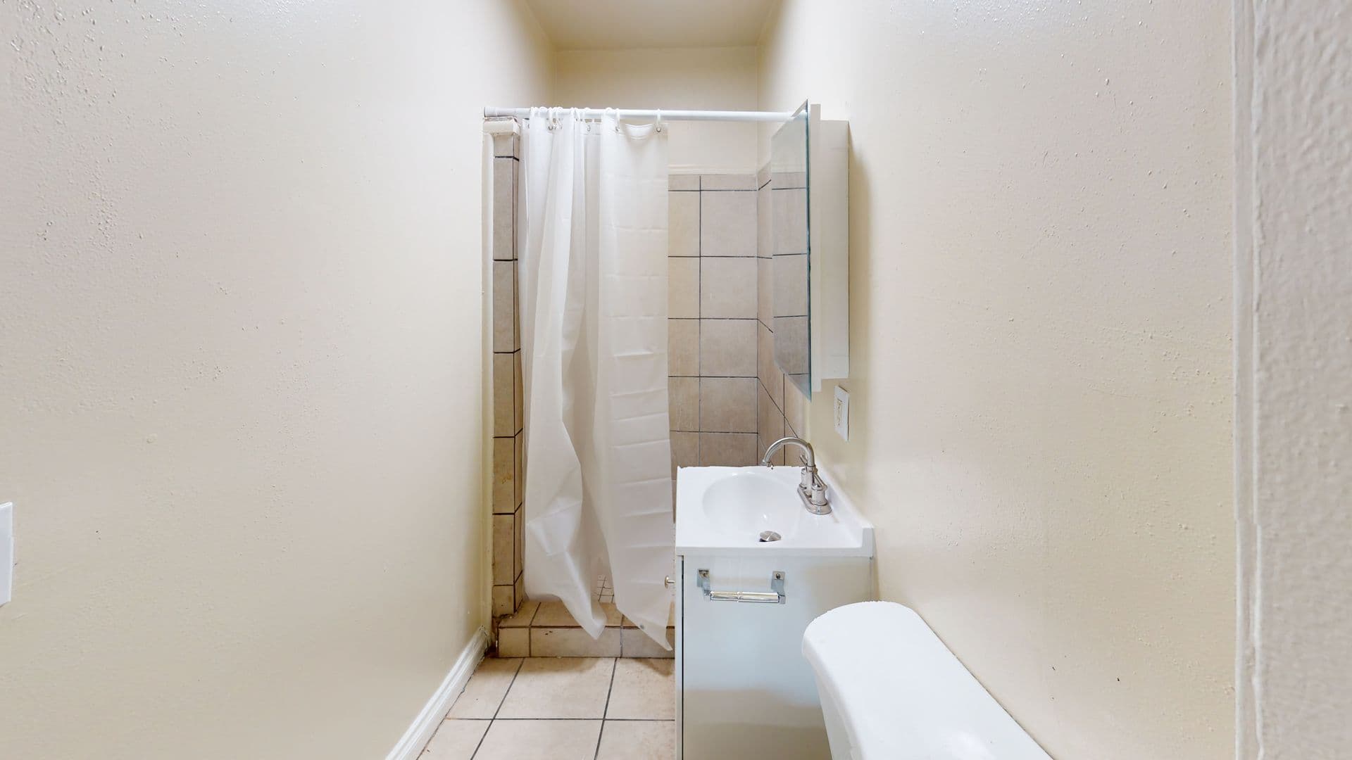 Los Angeles Apartment: 405 N. Soto Street