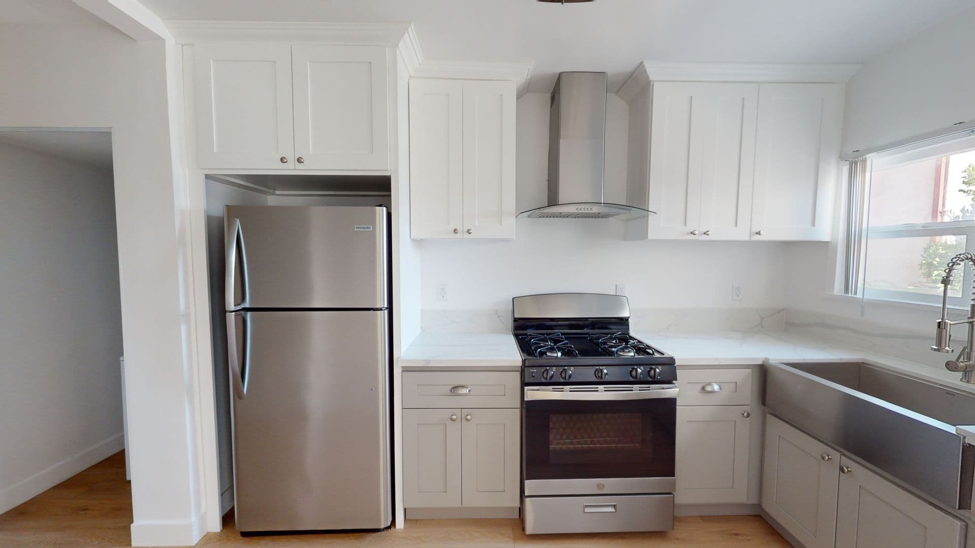Los Angeles Apartment: 1118 Lyman Place