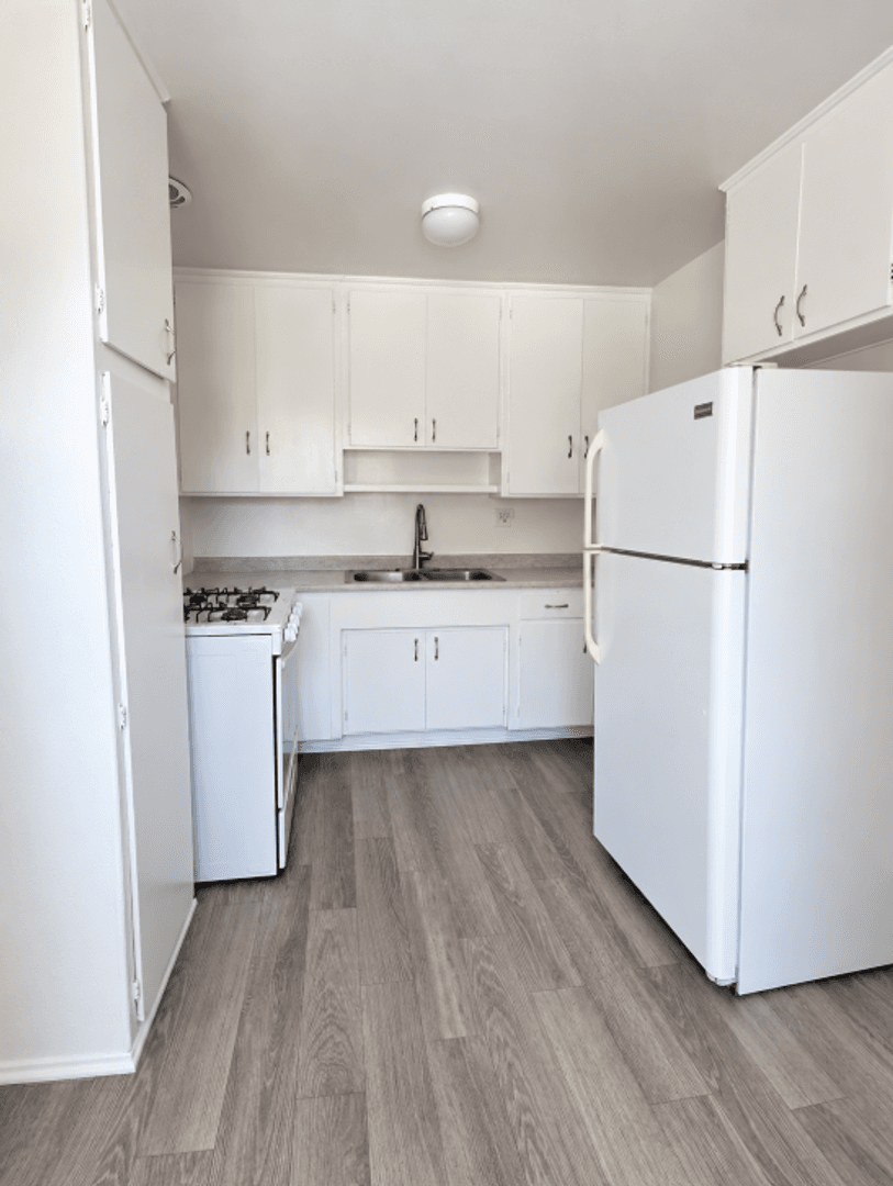 West Hollywood Apartment: 1001 North Gardner Street