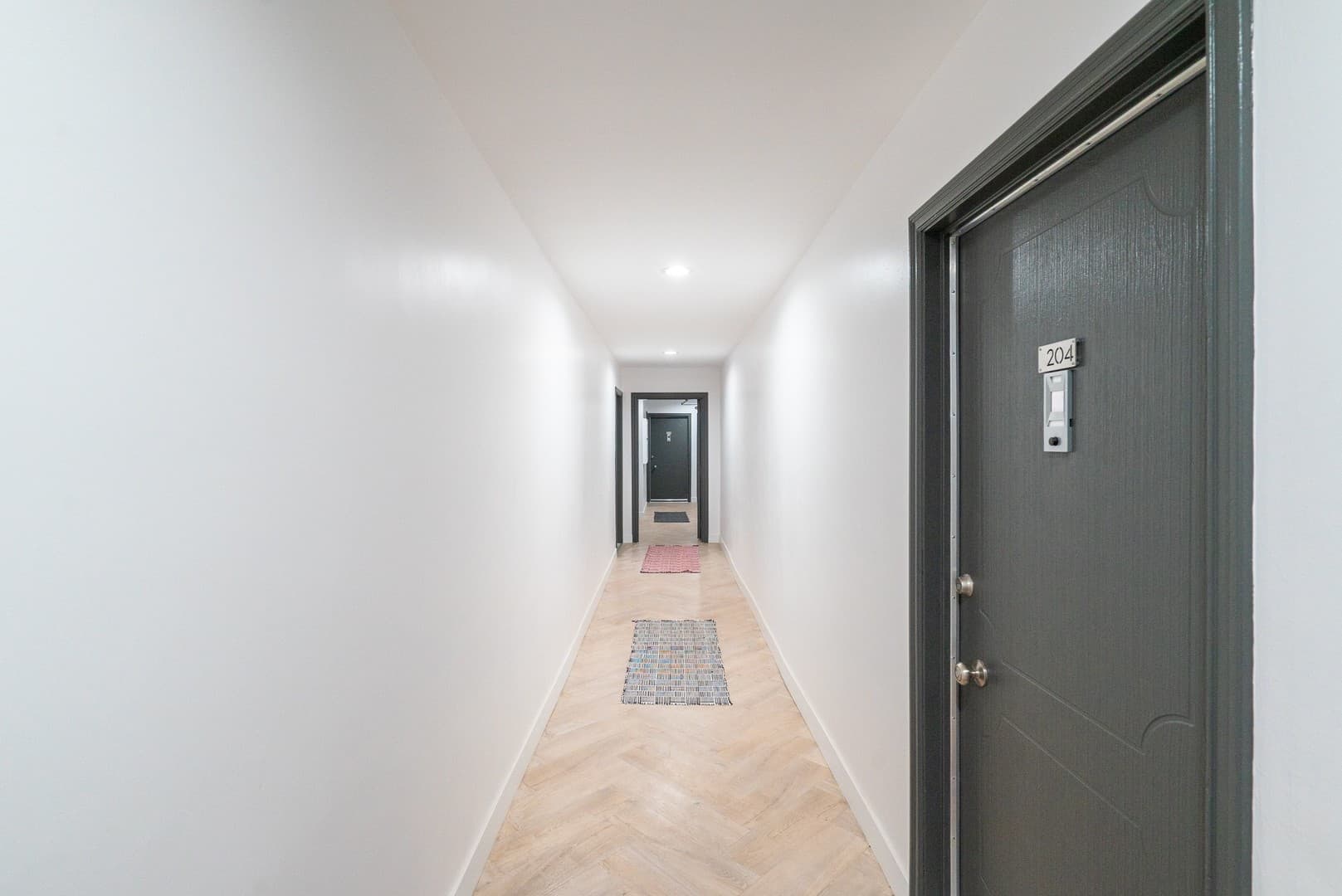 LOS ANGELES Apartment: 2155 BELLEVUE AVE.,