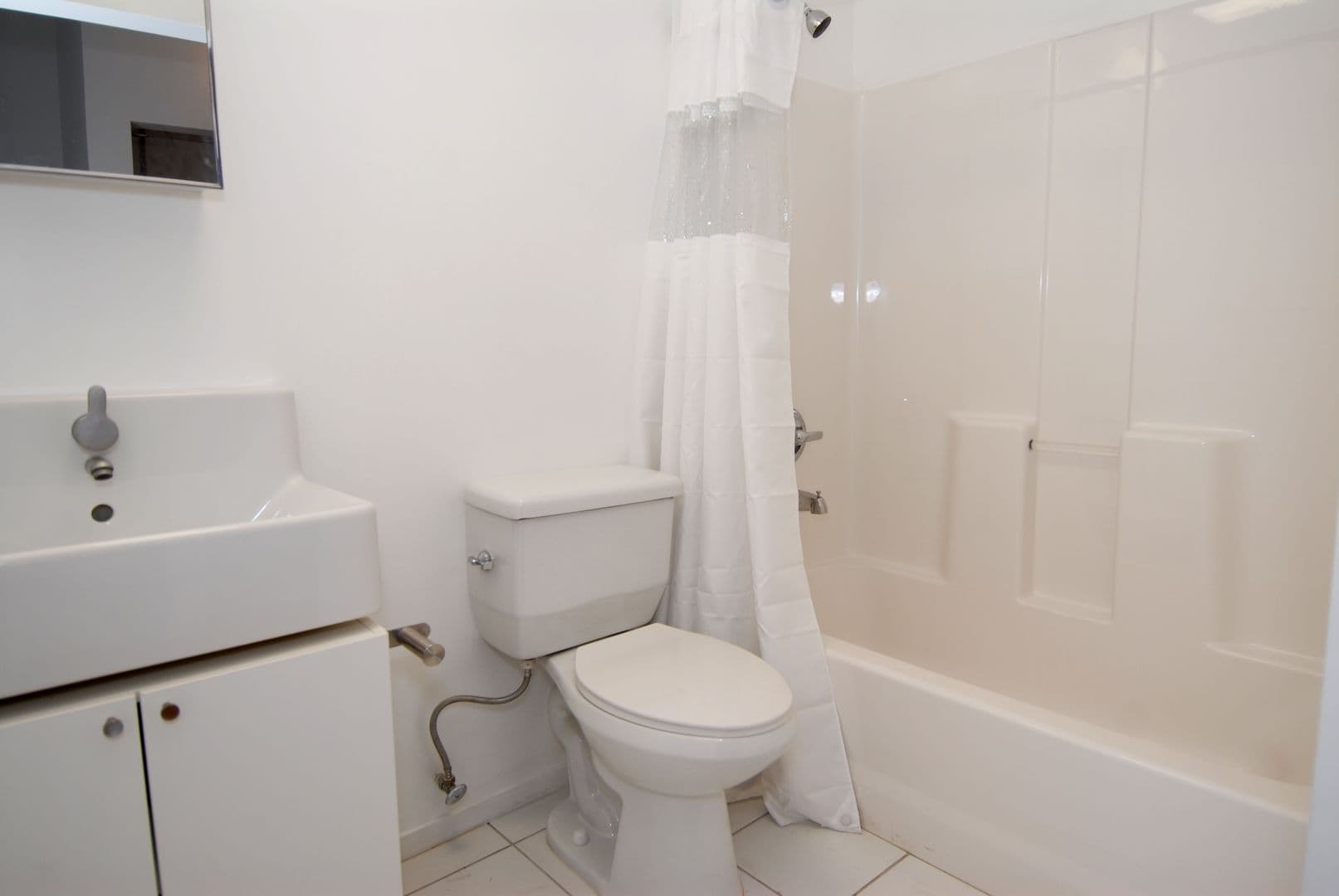 PASADENA Apartment: 1299 E. GREEN STREET