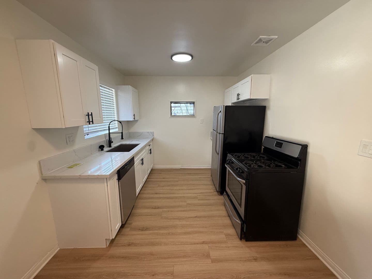 Los Angeles Apartment: 501 South Kingsley Drive