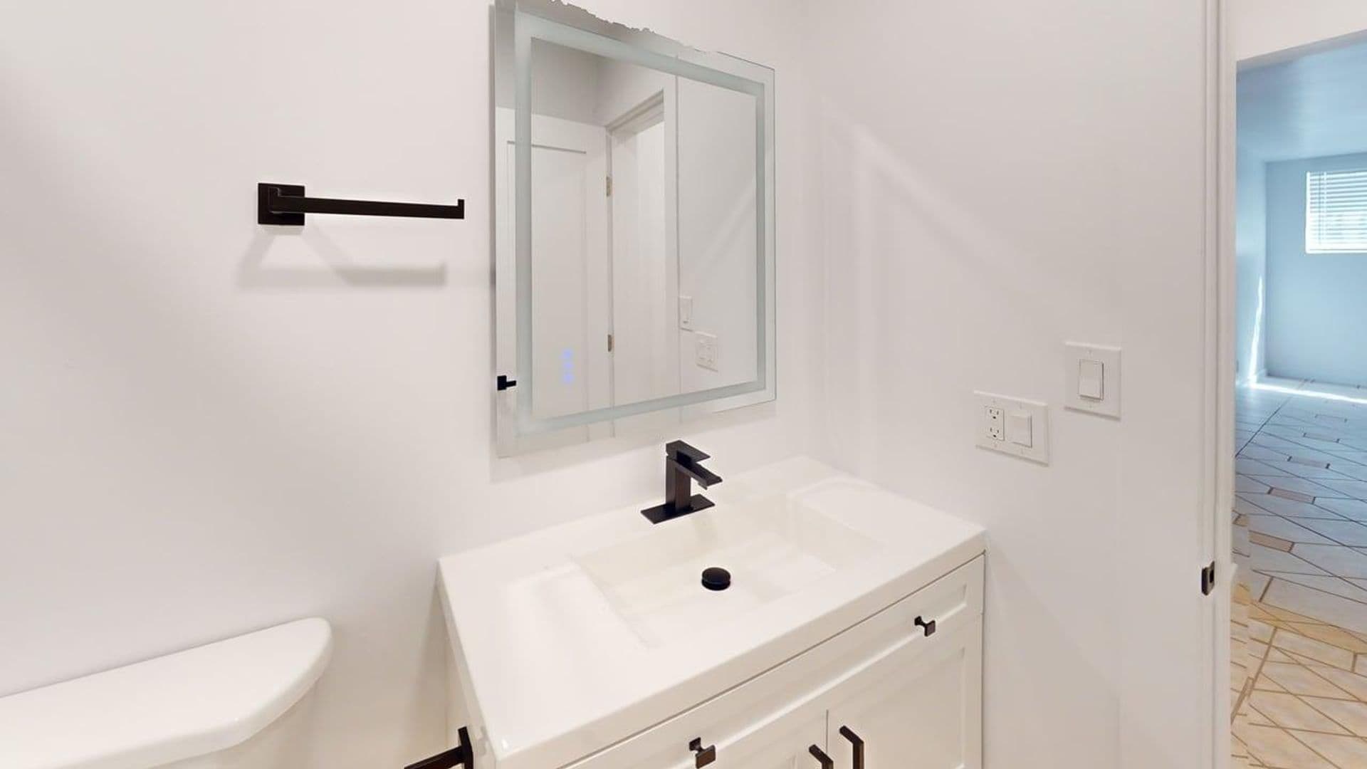 BEVERLY HILLS Apartment: 245 S. DOHENY DR.