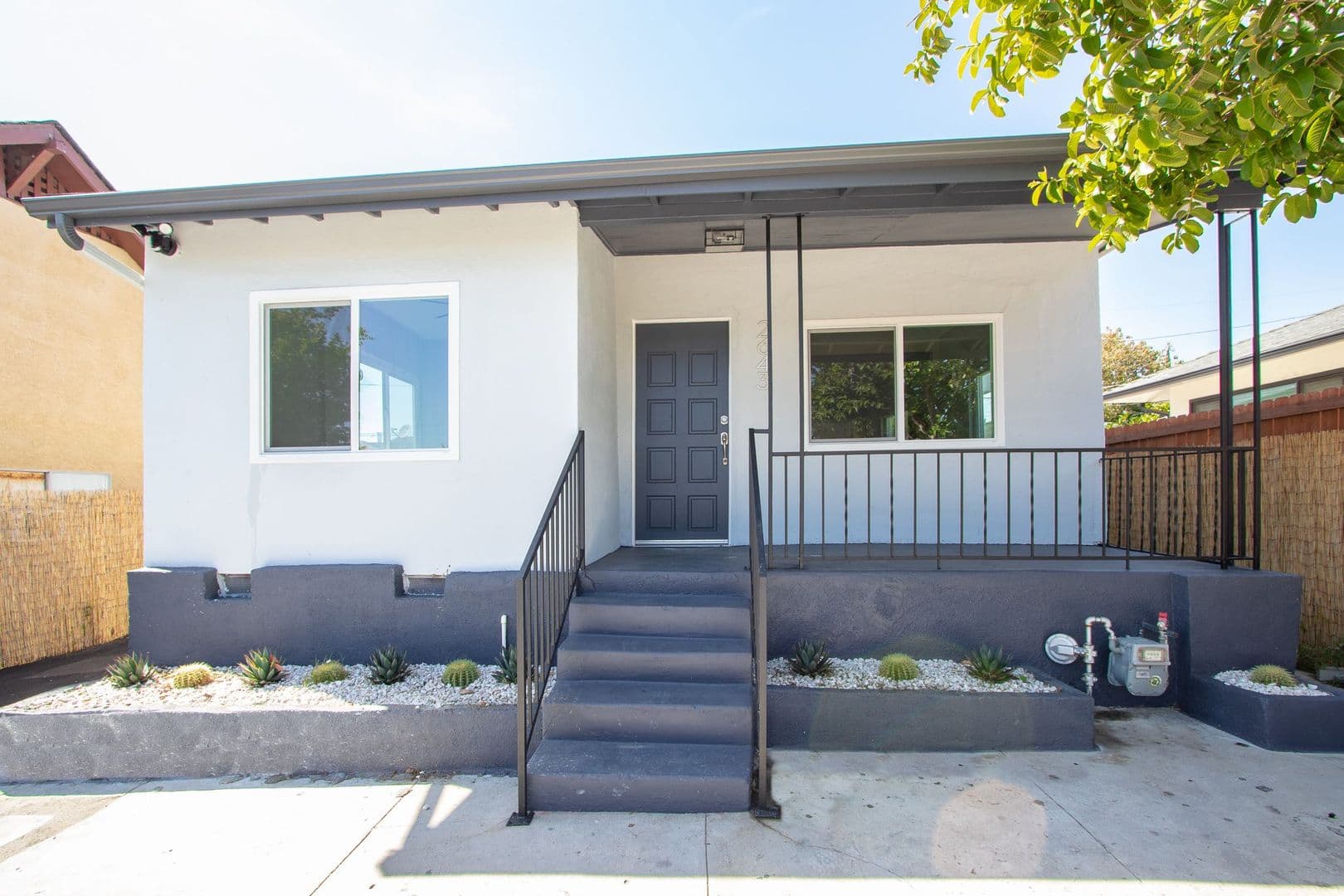 Los Angeles Apartment: 2641 Alice Street