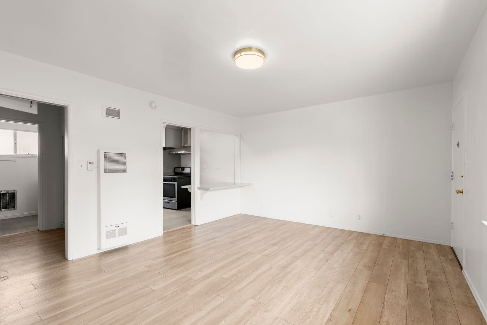 Los Angeles Apartment: 501 South Kingsley Drive