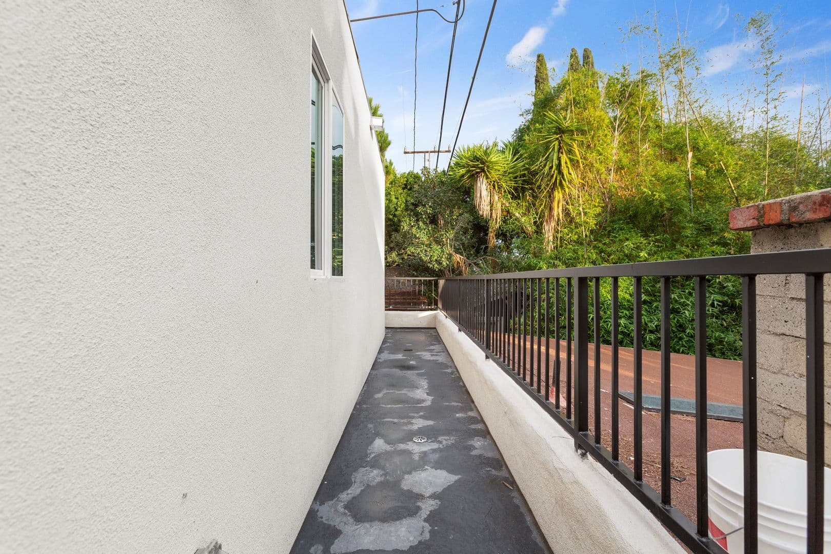 West Hollywood Apartment: 7634 Hampton Ave,