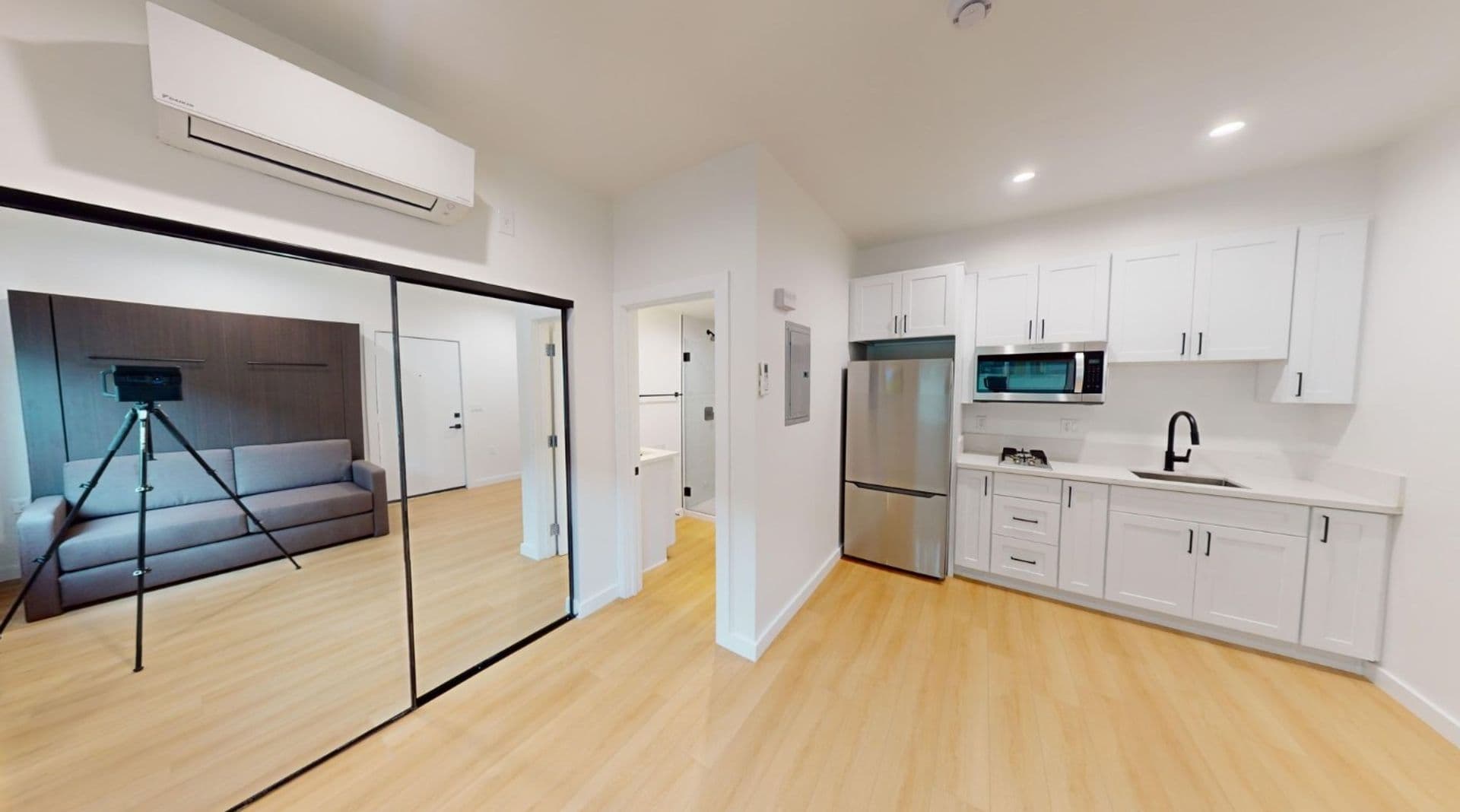 Van Nuys Apartment: 5804 Woodman Avenue