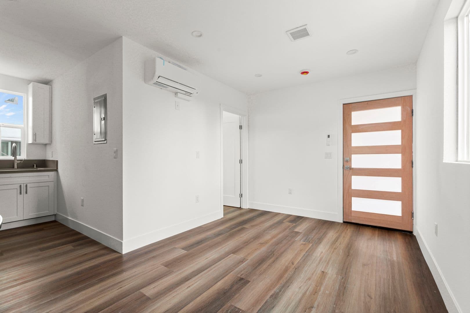 West Hollywood Apartment: 7634 Hampton Ave,