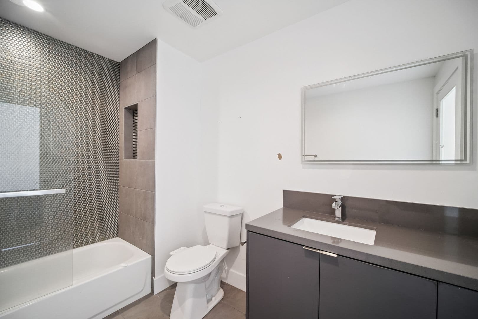 North Hollywood Apartment: 5525 Case Avenue