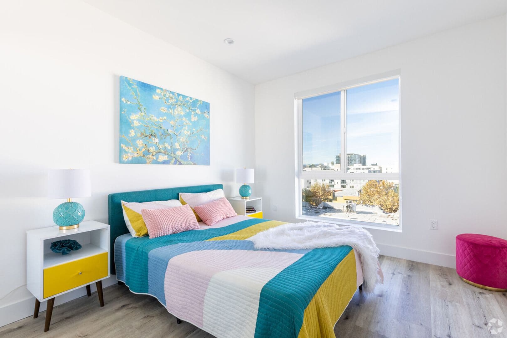 North Hollywood Apartment: 5525 Case Avenue