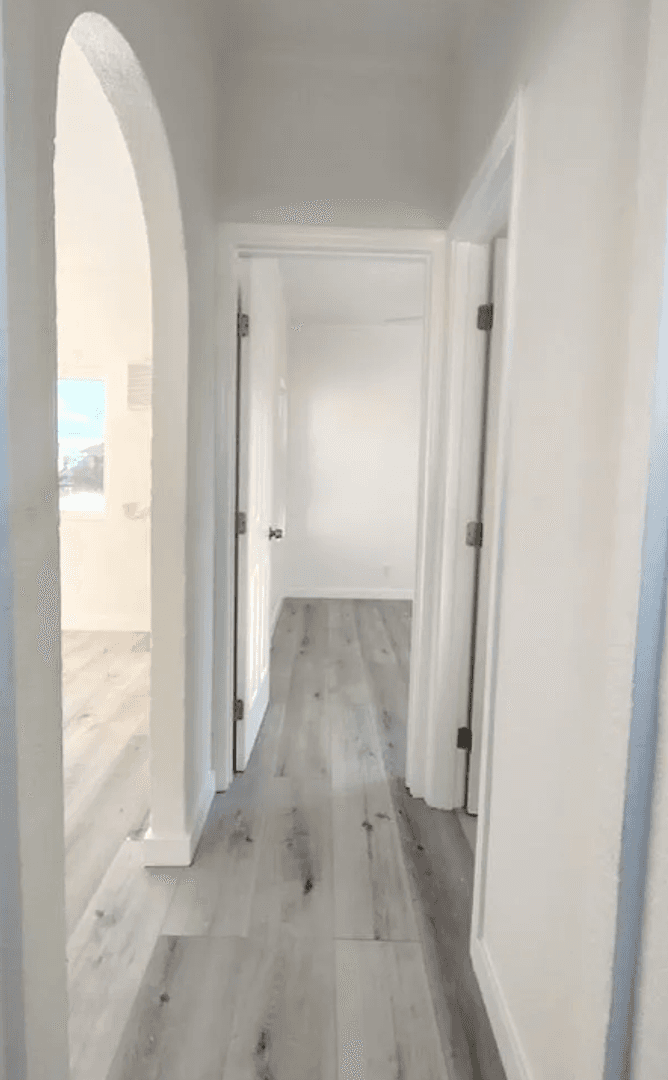 Los Angeles Apartment: 1565 South Hobart Blvd