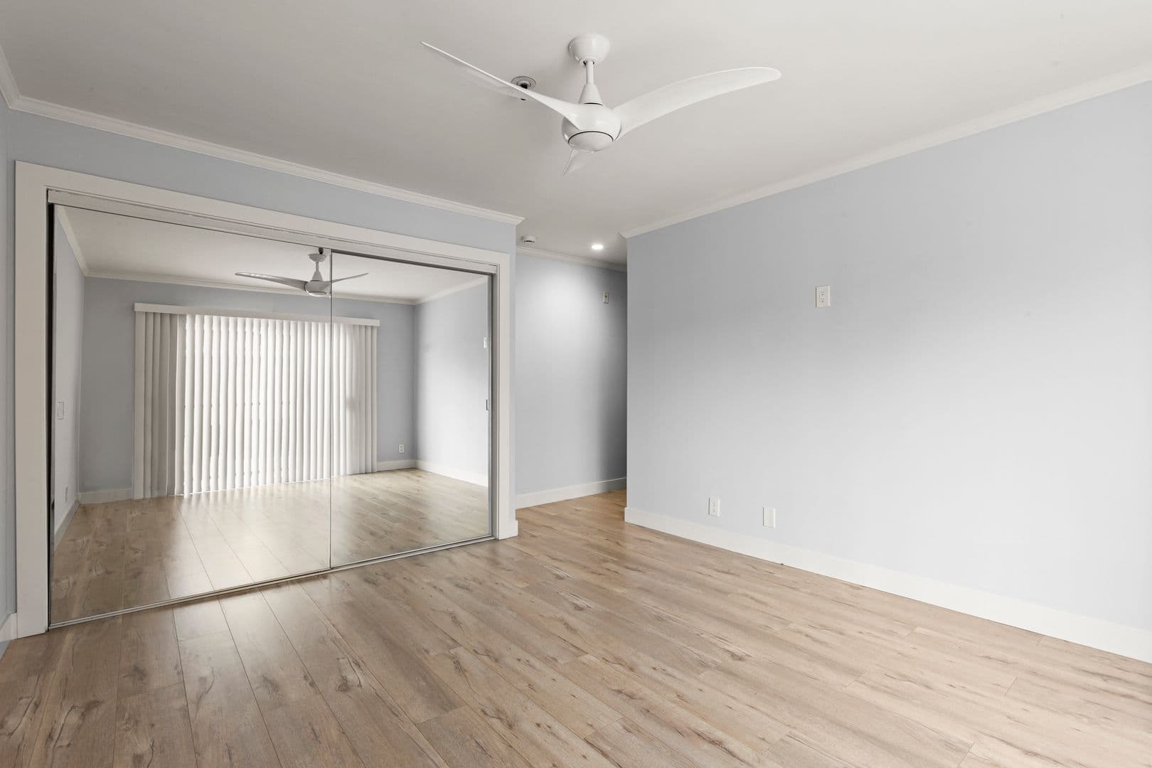 Los Angeles Apartment: 6543 Franklin Avenue