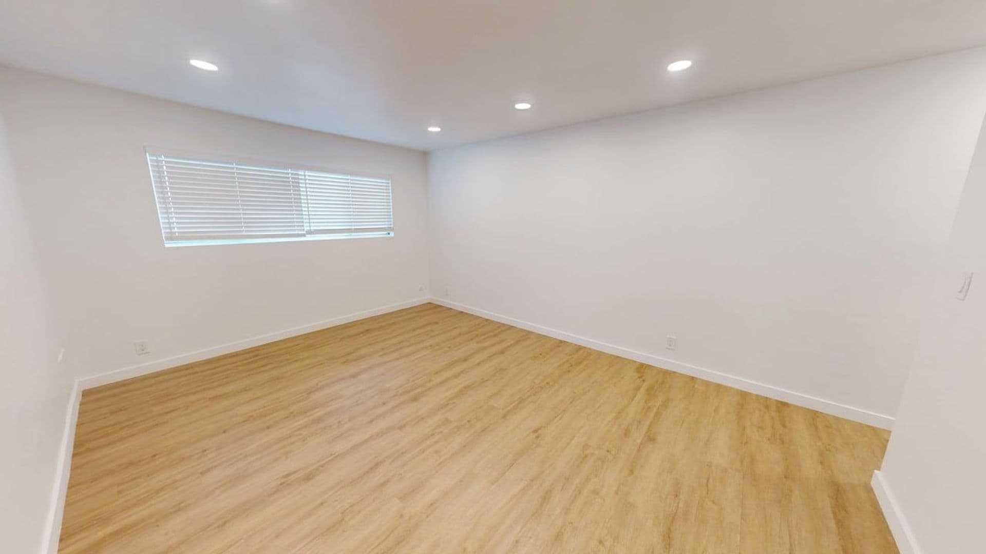 BEVERLY HILLS Apartment: 245 S. DOHENY DR.