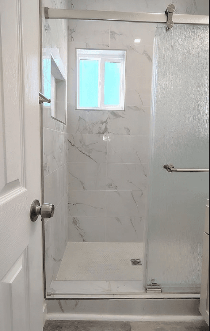 Los Angeles Apartment: 1565 South Hobart Blvd