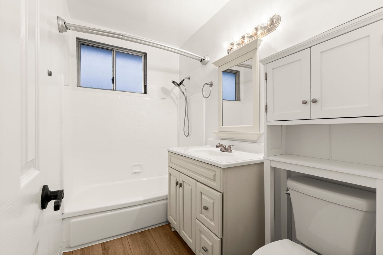 Los Angeles Apartment: 1254 North Orange Drive