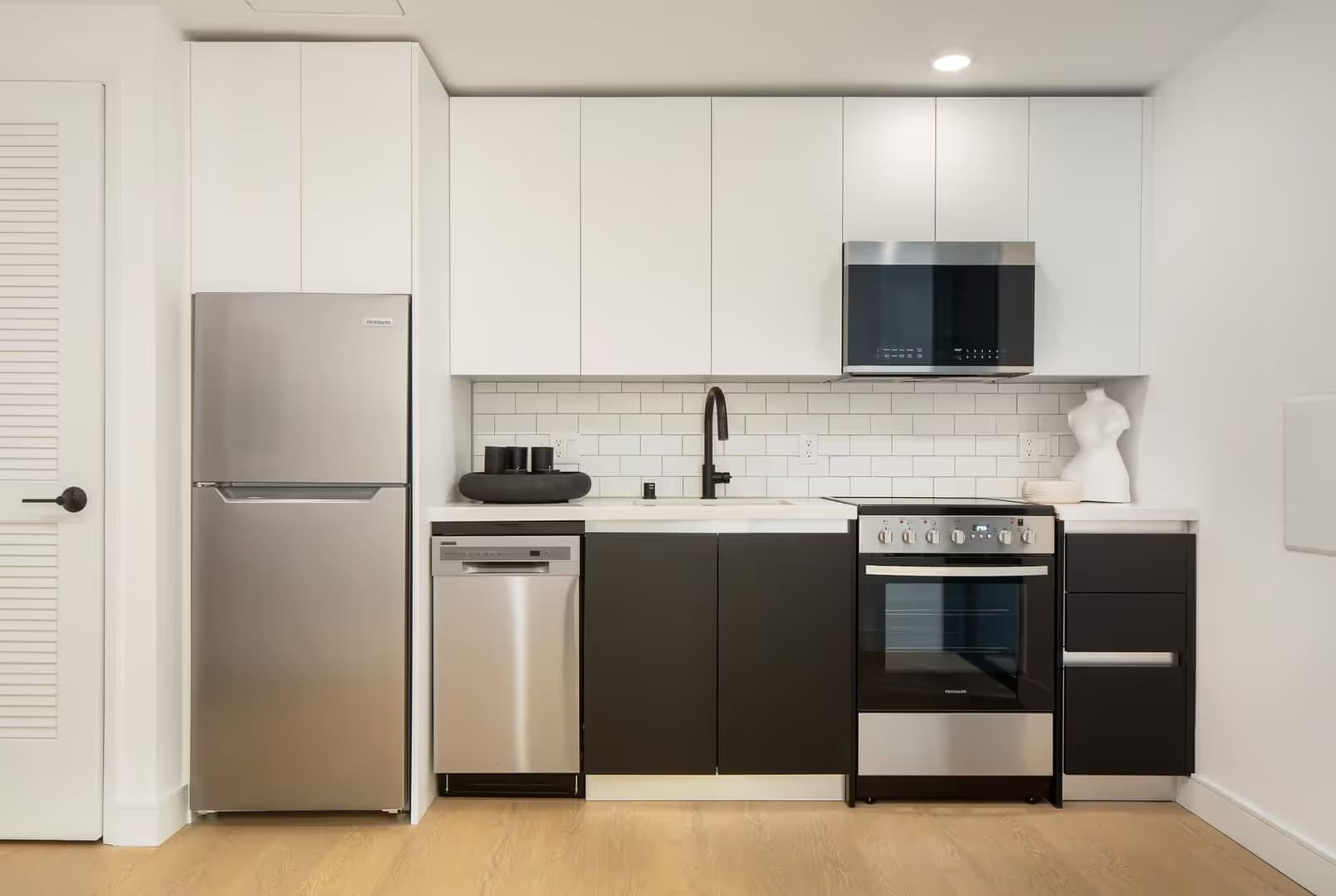 Los Angeles Apartment: 3920 West 5th Street