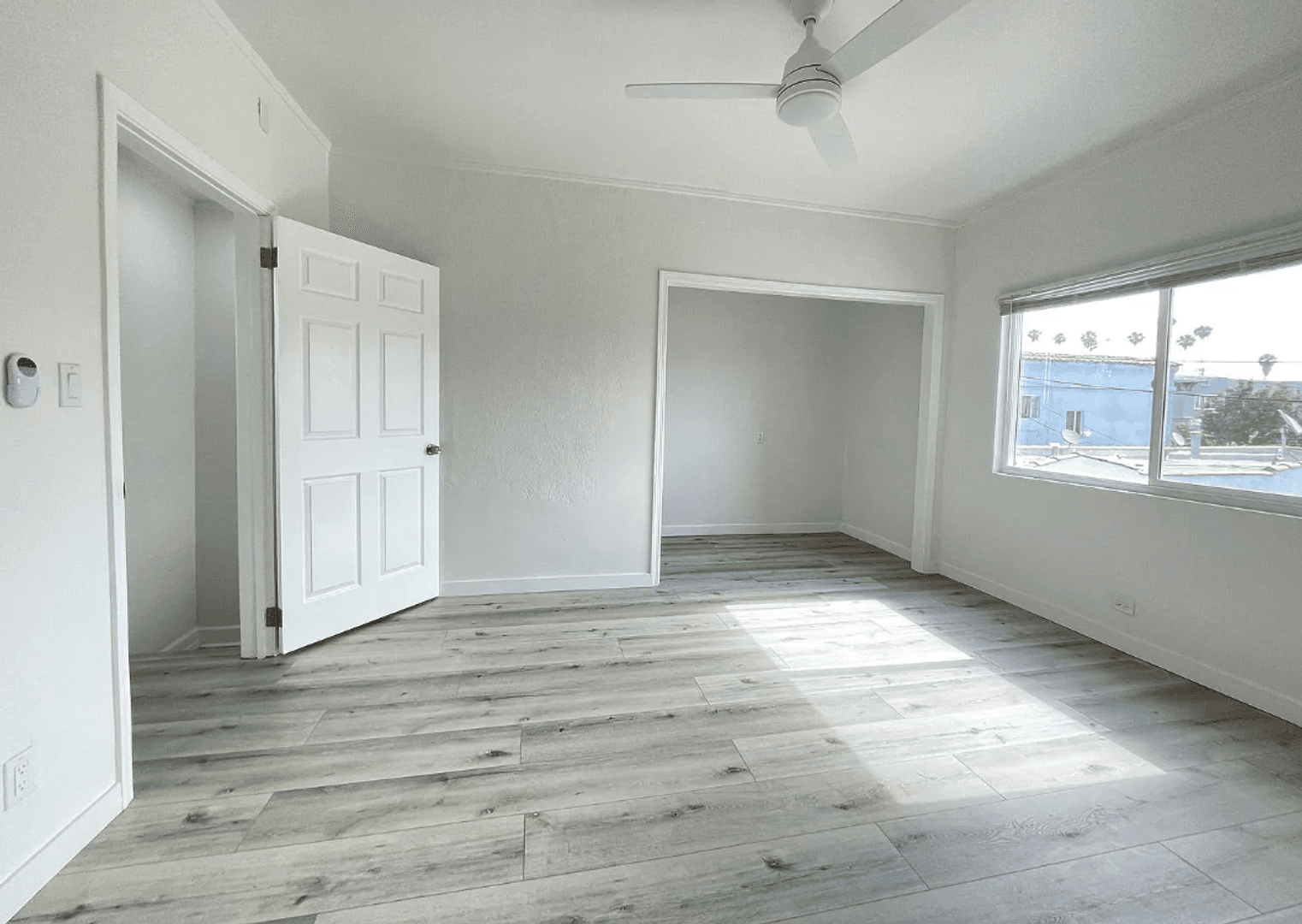 Los Angeles Apartment: 1565 South Hobart Blvd