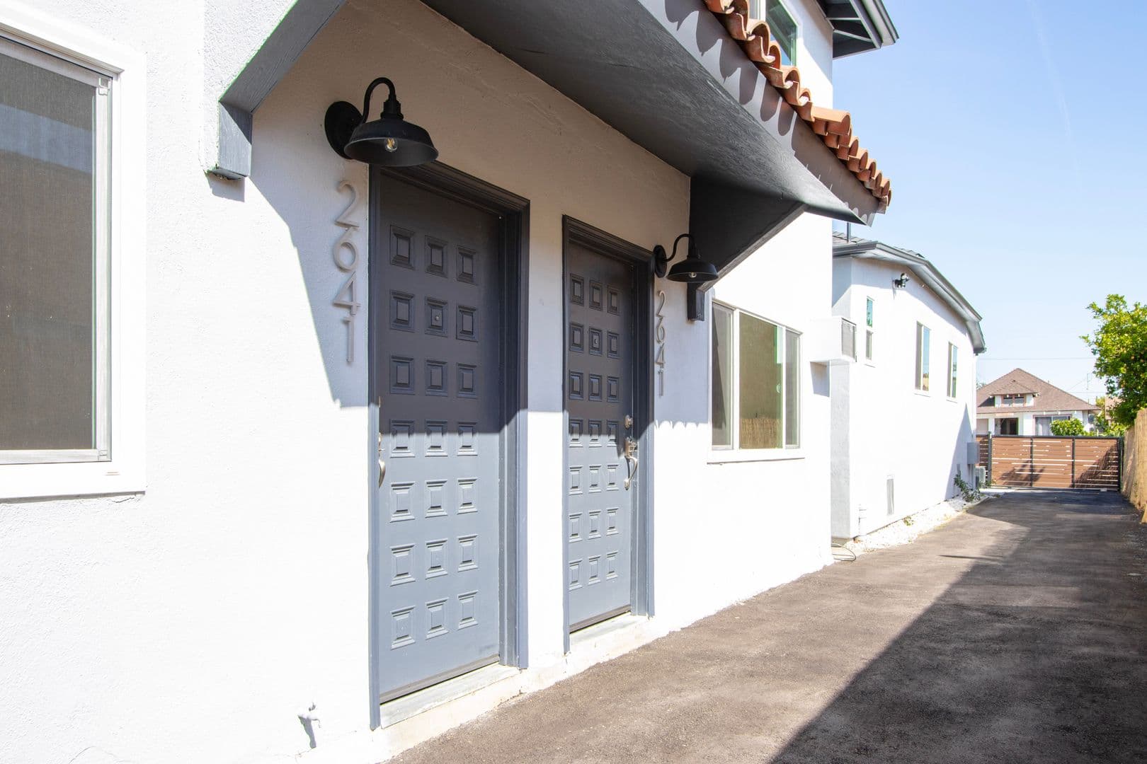 Los Angeles Apartment: 2641 Alice Street
