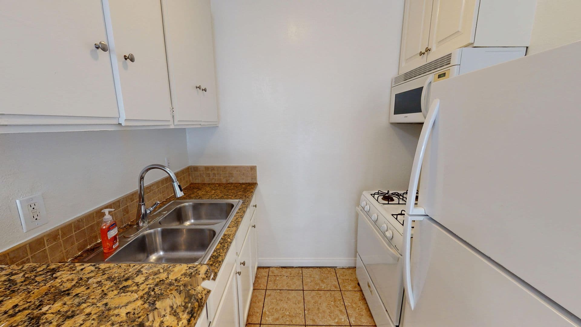 INGLEWOOD Apartment: 205 E. PLYMOUTH STREET
