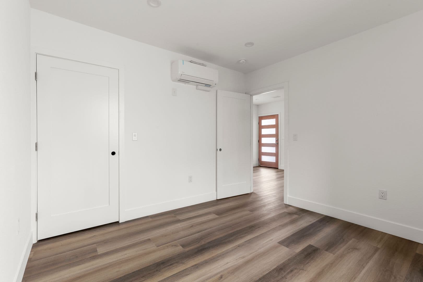 West Hollywood Apartment: 7634 Hampton Ave,