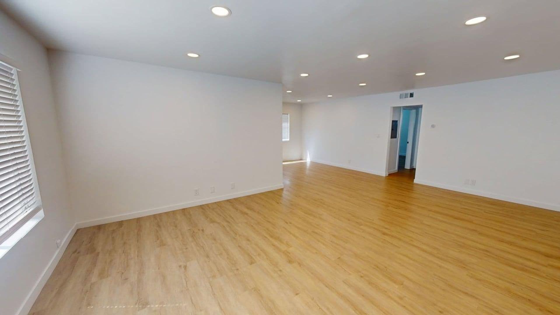 BEVERLY HILLS Apartment: 245 S. DOHENY DR.