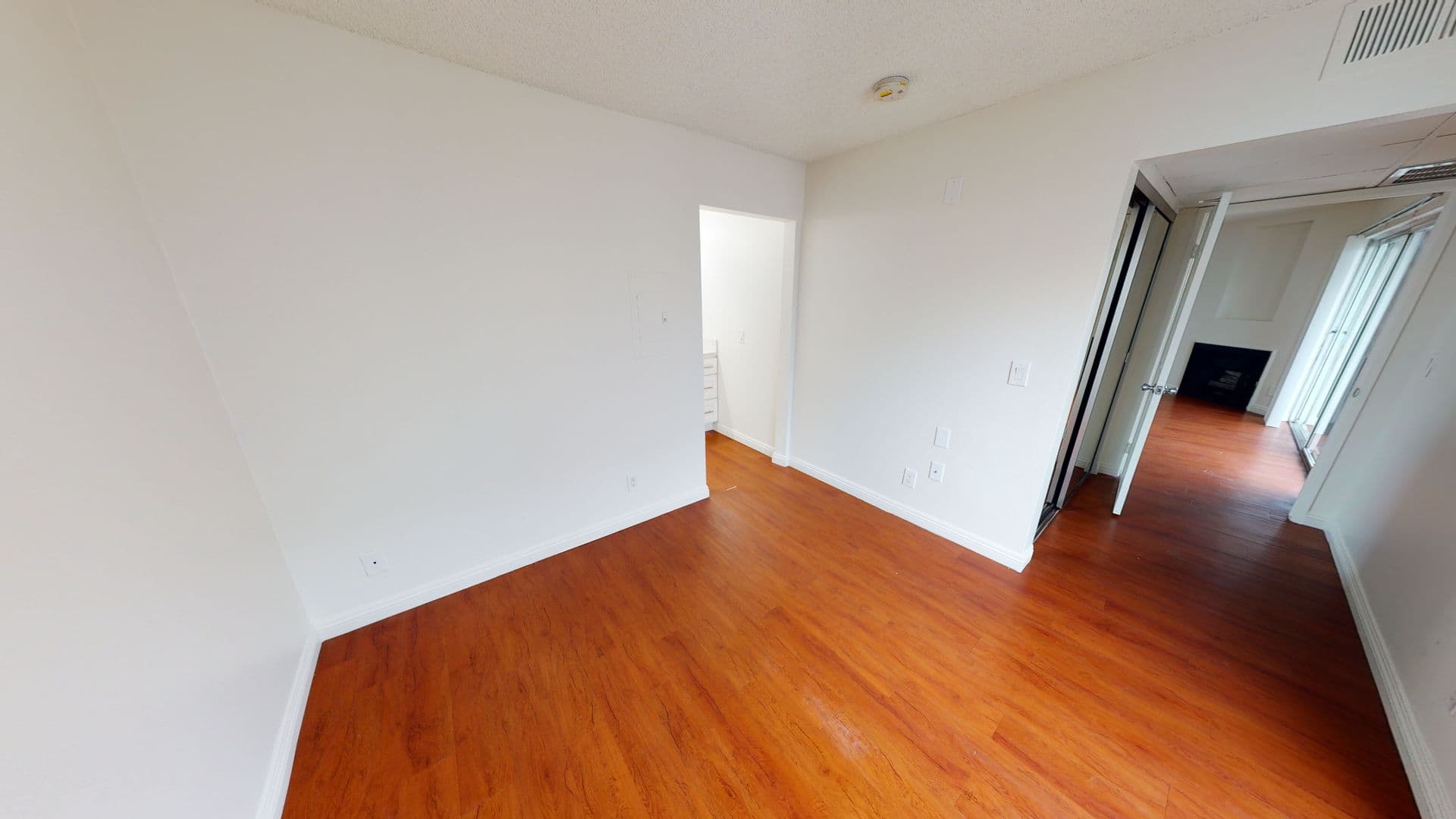 LOS ANGELES Apartment: 1530 NORTH DETROIT STREET