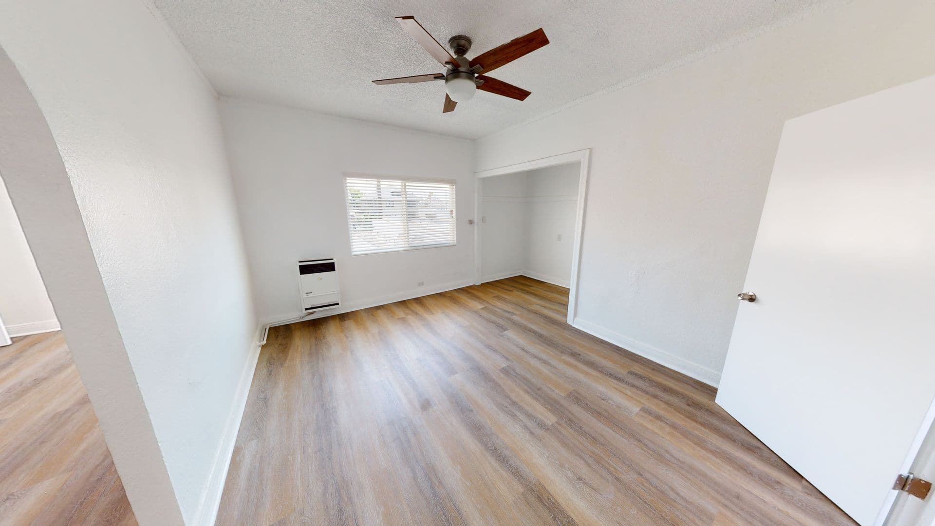 Los Angeles Apartment: 1565 South Hobart Blvd