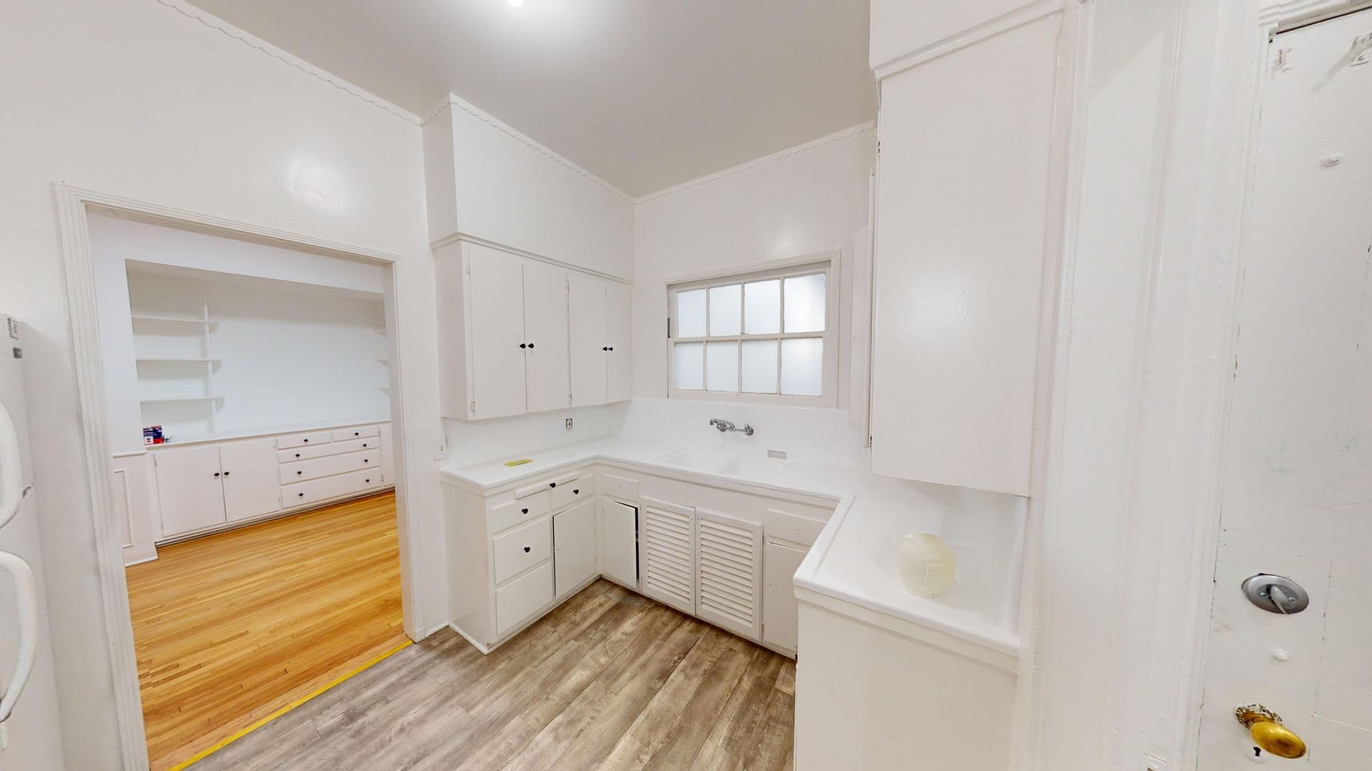 Los Angeles Apartment: 120 South Sweetzer Avenue