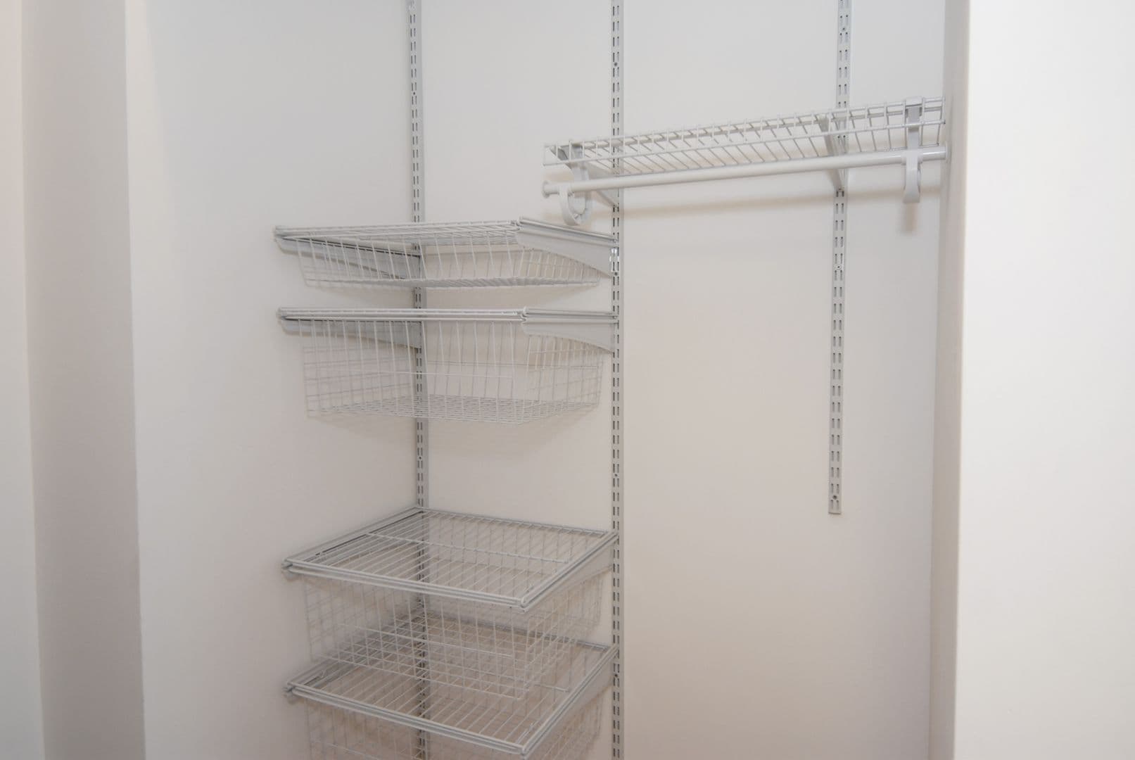 PASADENA Apartment: 1299 E. GREEN STREET