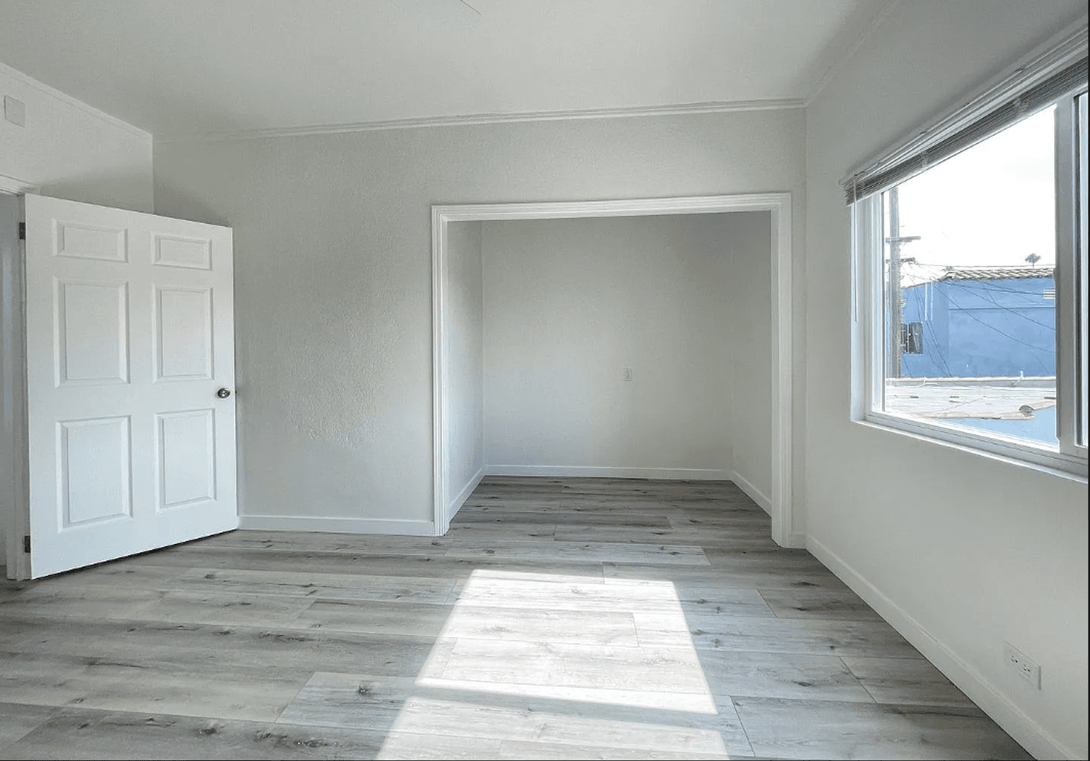 Los Angeles Apartment: 1565 South Hobart Blvd