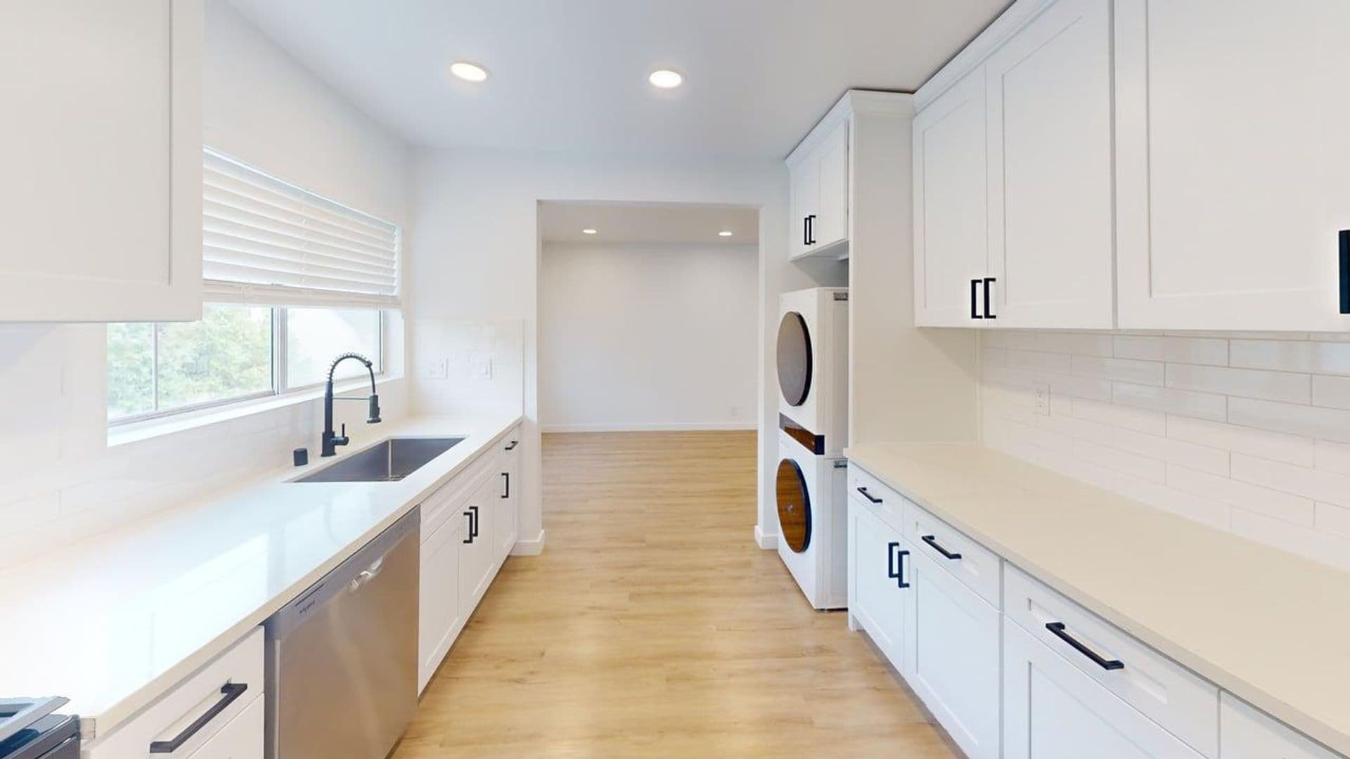 BEVERLY HILLS Apartment: 245 S. DOHENY DR.