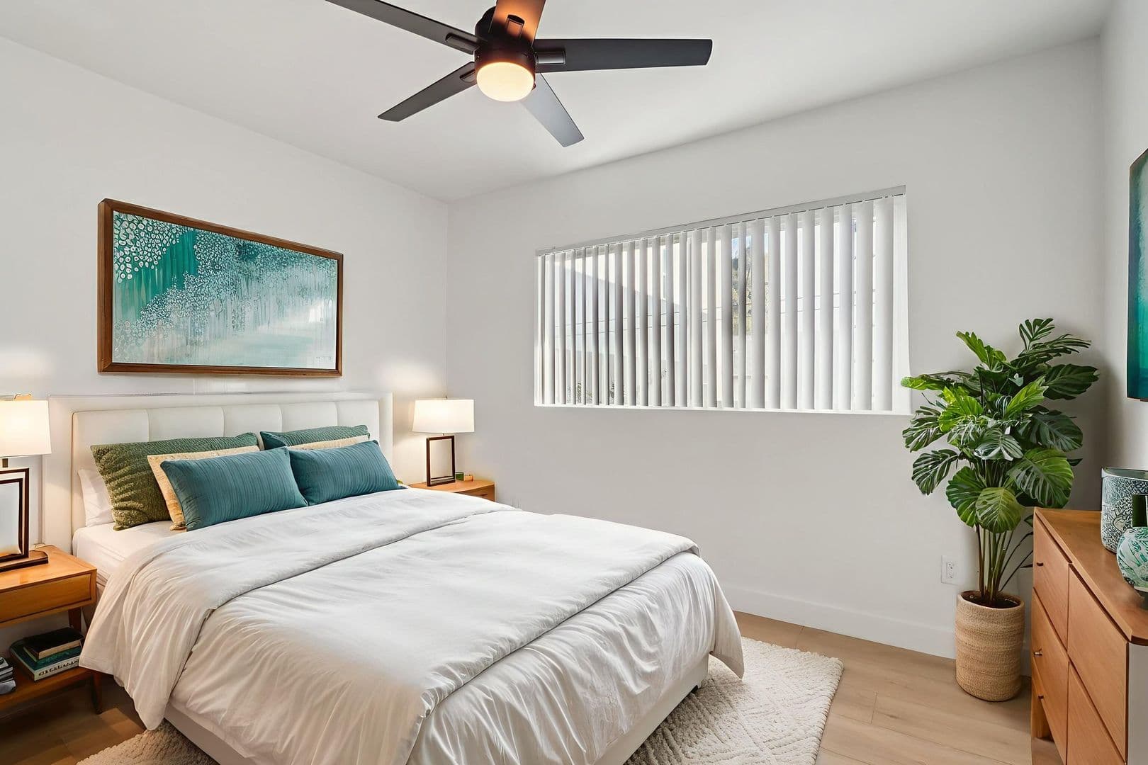 Los Angeles Apartment: 4500 Esmeralda Street