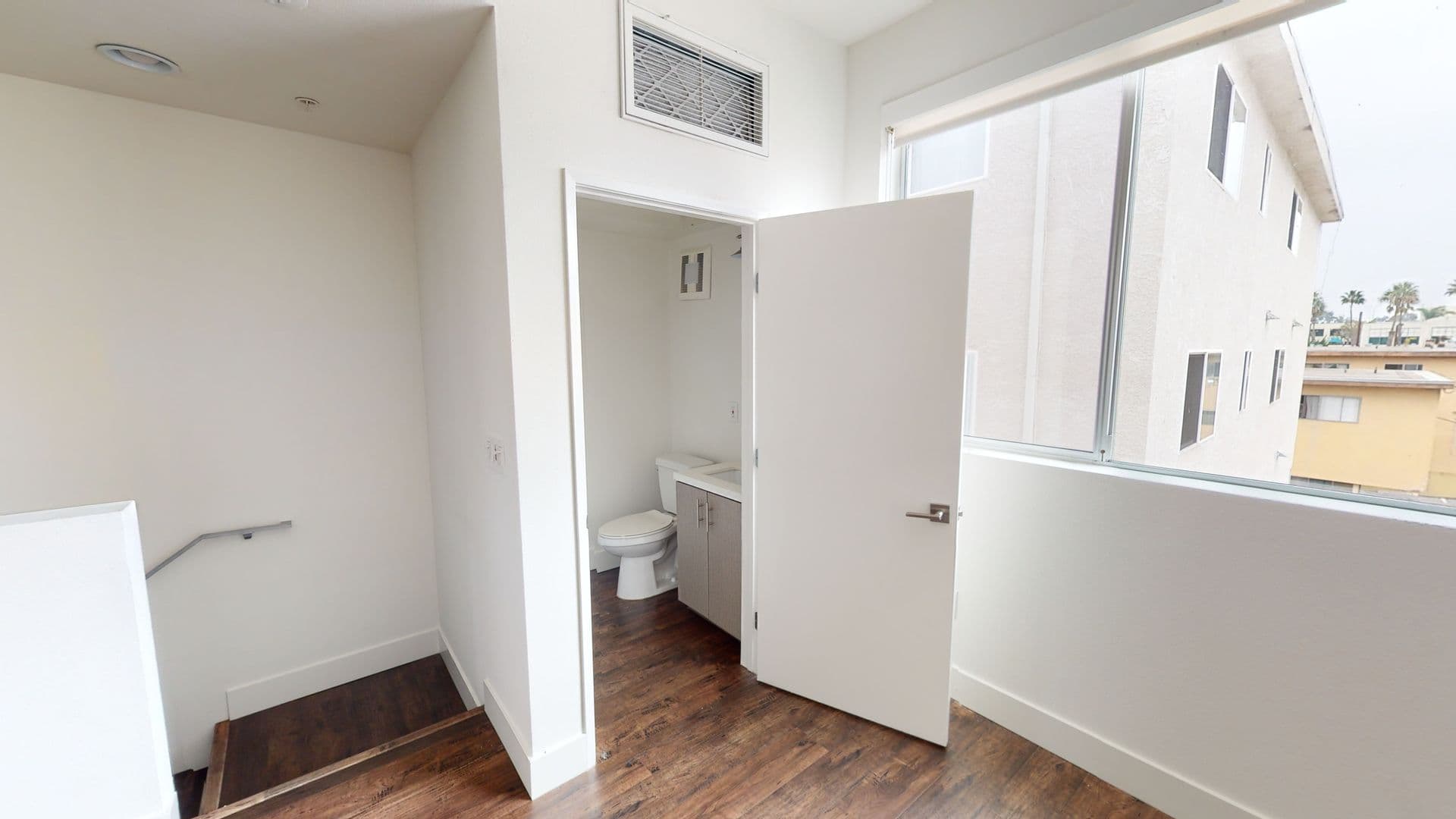 Los Angeles Apartment: 4270 S. Lindblade Drive