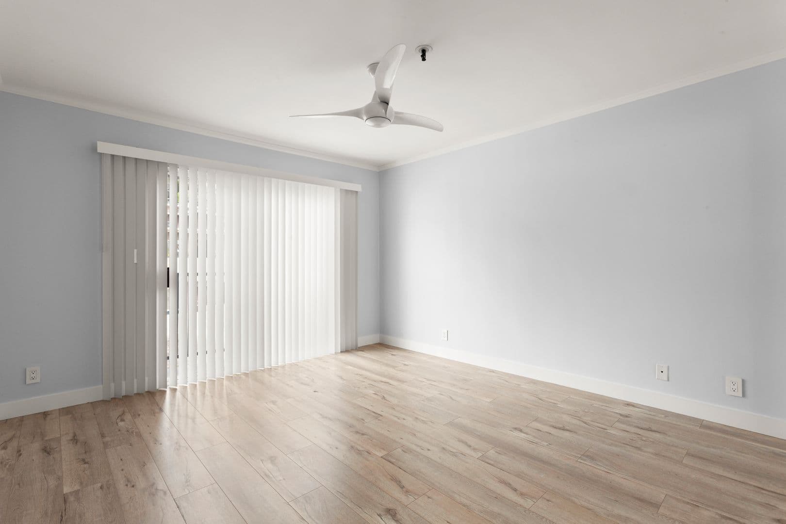 Los Angeles Apartment: 6543 Franklin Avenue