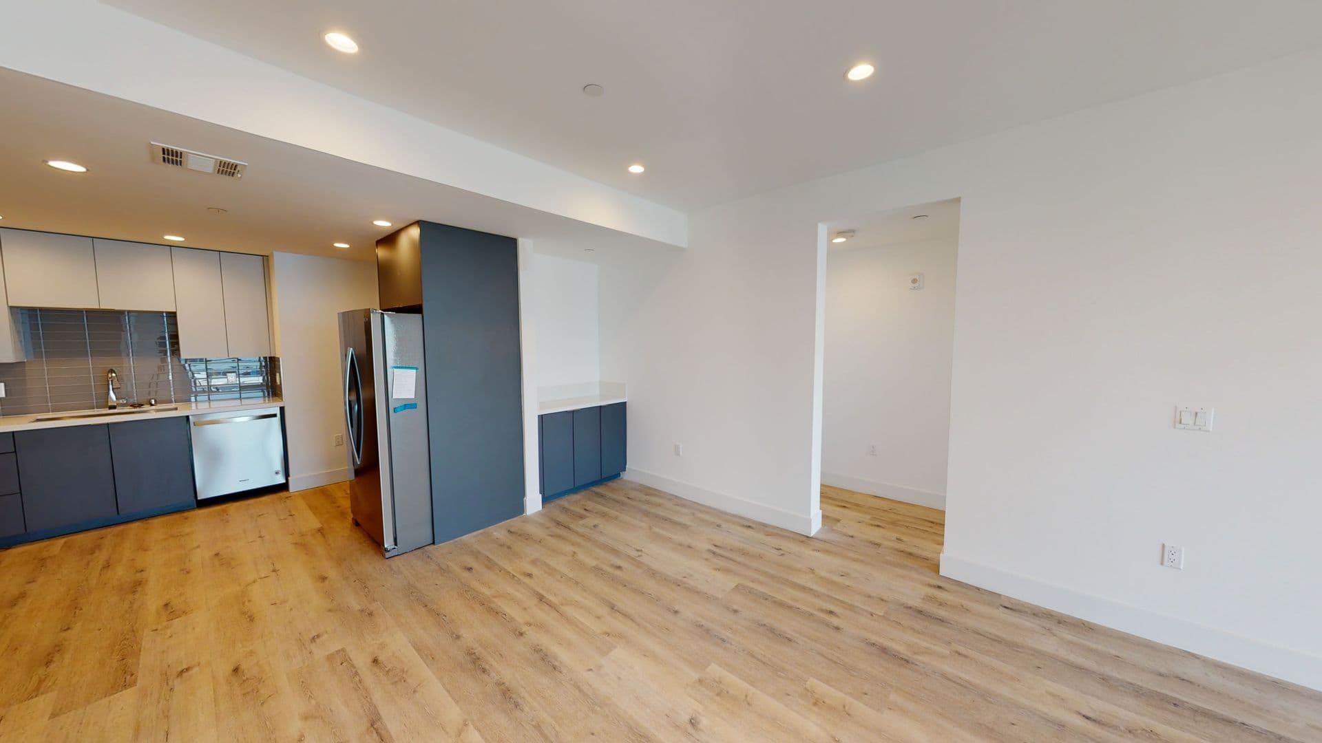 North Hollywood Apartment: 5525 Case Avenue