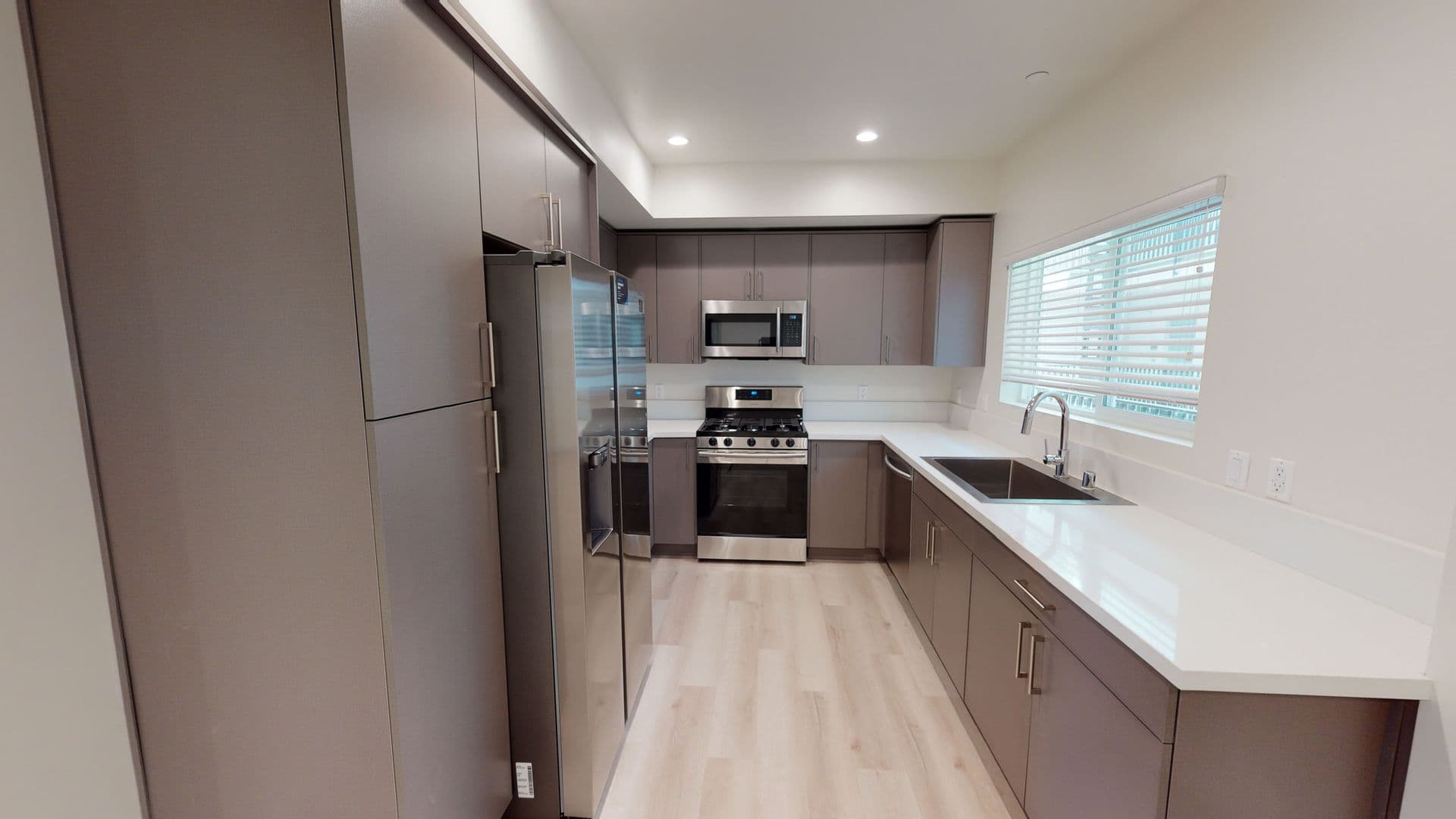 CANOGA PARK Apartment: 7043 JORDAN AVE