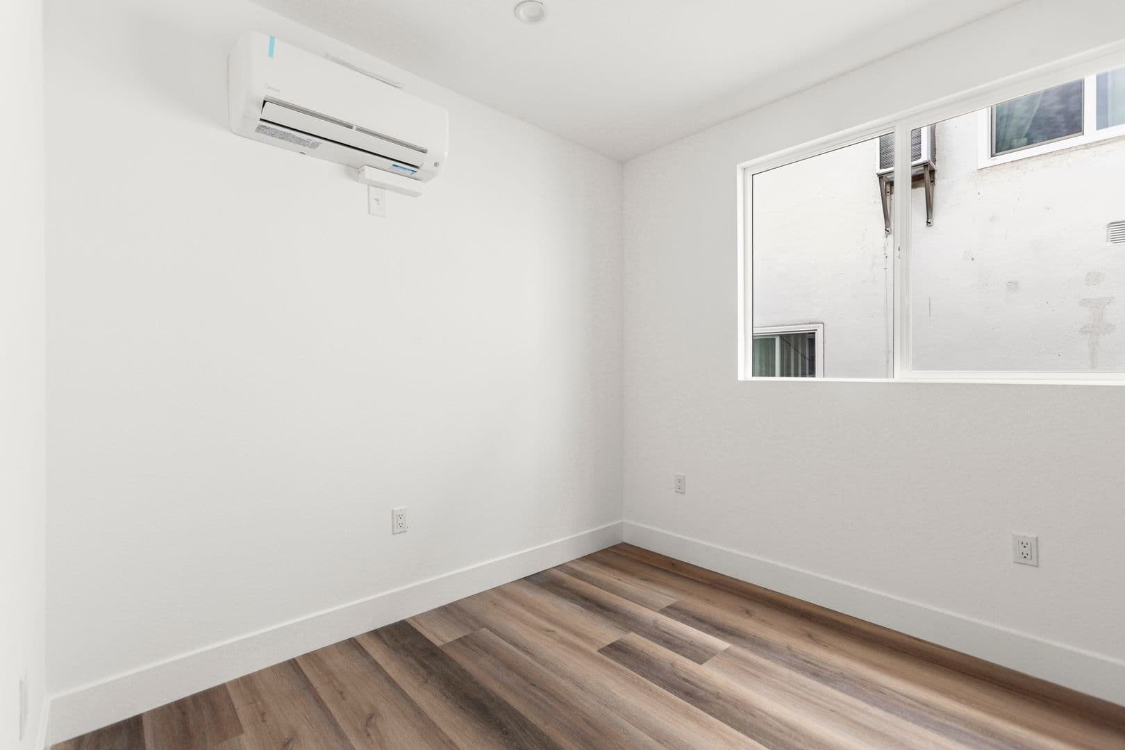 West Hollywood Apartment: 7634 Hampton Ave,