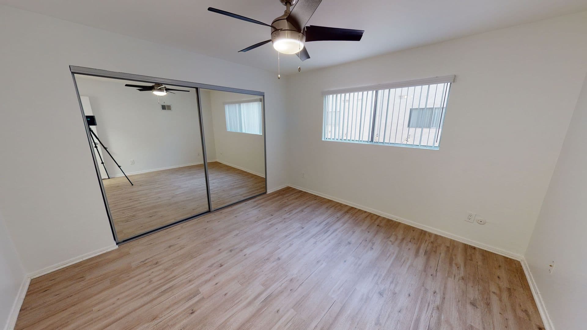 LOS ANGELES Apartment: 625 N. SYCAMORE AVE.
