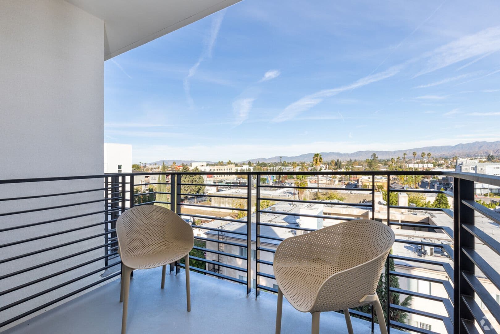 North Hollywood Apartment: 5525 Case Avenue