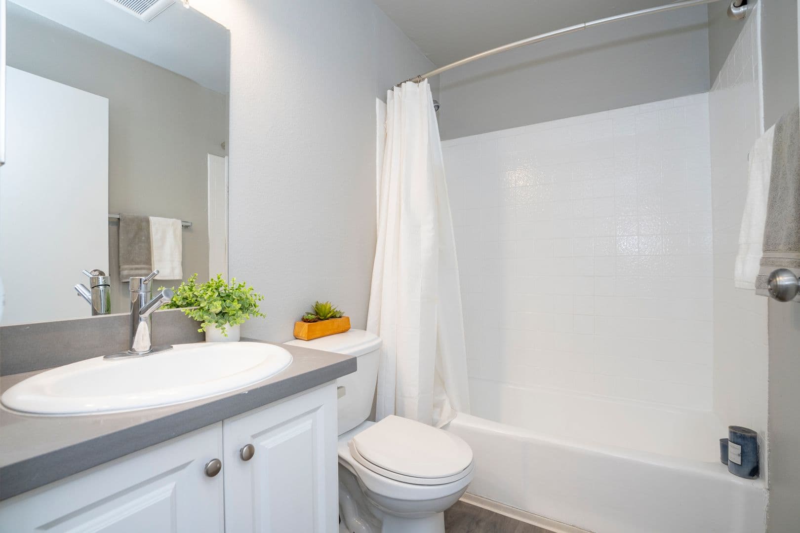 Los Angeles Apartment: 117 South Avenue 64