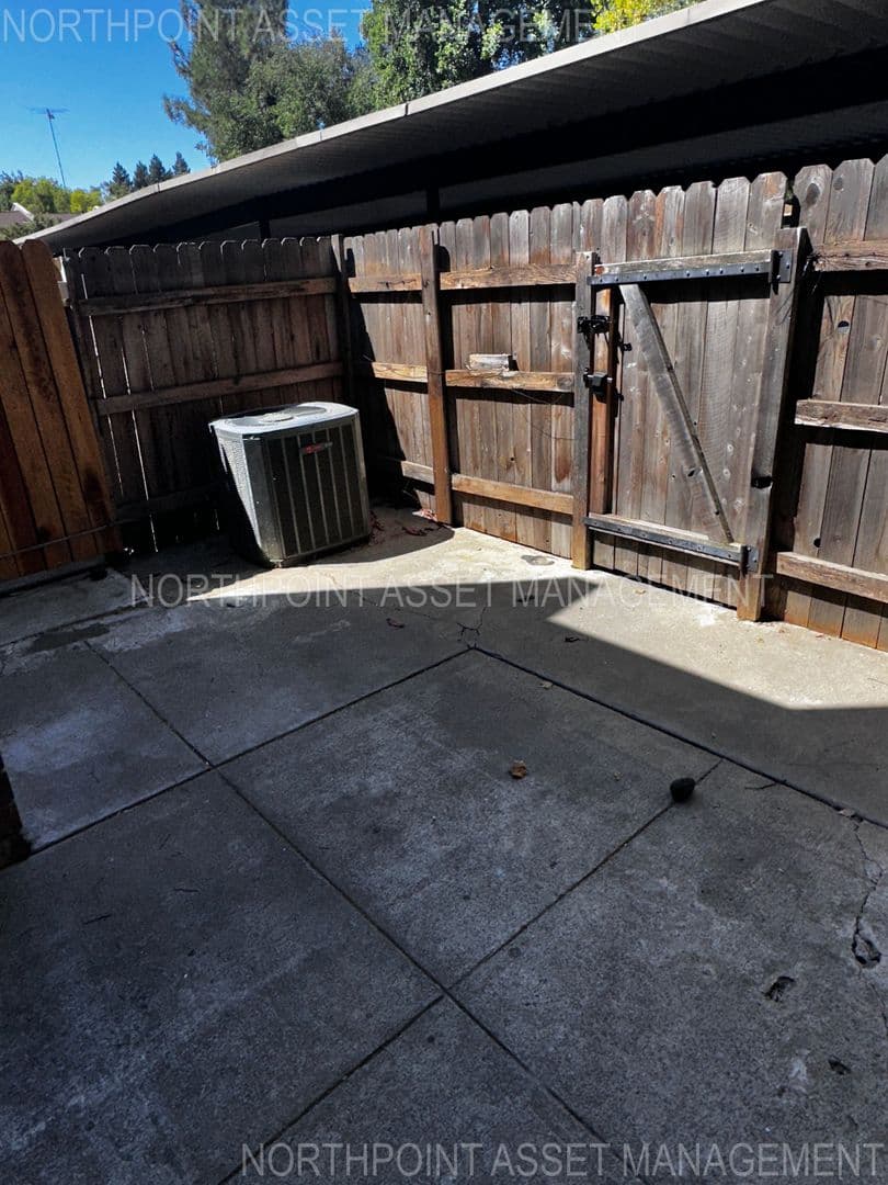 Sacramento Condo: 1578 Newborough Dr