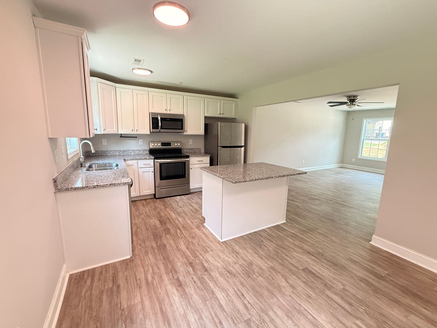 Salisbury Apartment: 1207 Davis St