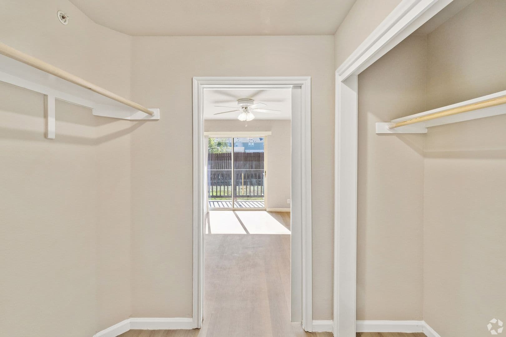 Leander Apartment: 413 Lion Dr