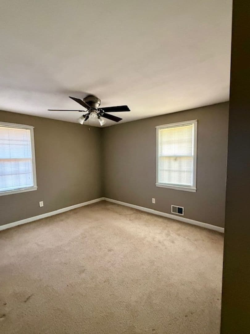 Duncan House: 1220 E Main St