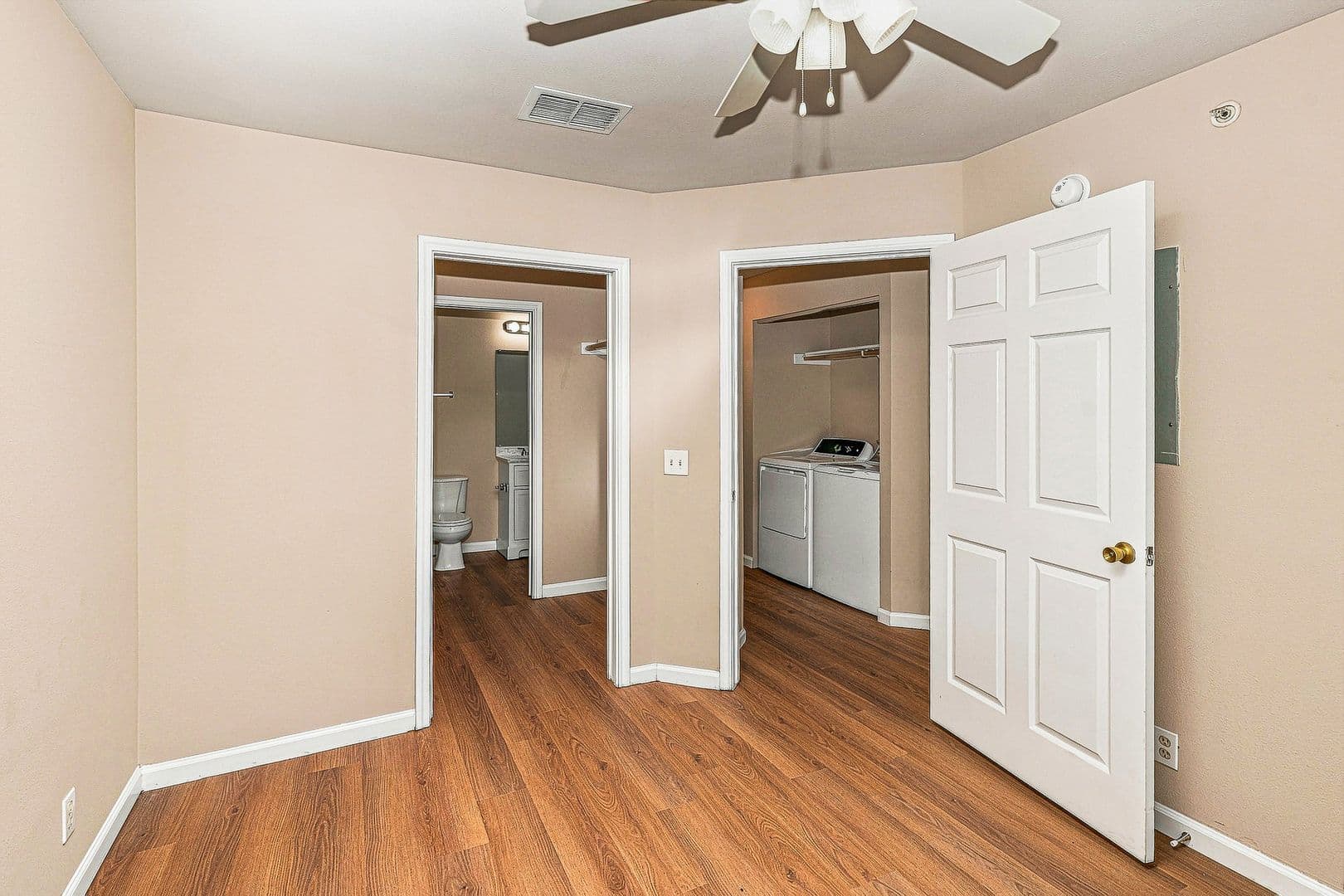 Leander Apartment: 413 Lion Dr
